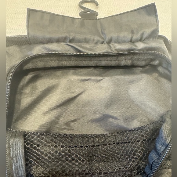 NWT NFL Colts Dopp Kit/Toiletry Bag, Black/Blue/White, Indy Colts - Picture 9 of 15